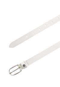 Weißer Leder-Gürtel mit glatter Textur, ausgestattet mit fünf Verstelllöchern und einer silberfarbigen Metall-Schnalle an einem Ende.