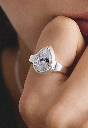 THOMAS SABO, RING MIT ZIRKONIA IN TROPFENFORM - Anello - silberfarben weiß