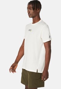 ASICS - T-shirt z nadrukiem