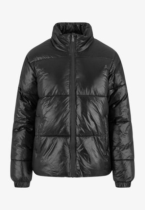 Geacă puffer neagră cu guler înalt, închidere cu fermoar frontal și manșete elastice. Suprafața are o textură lucioasă, cu panouri cusute.