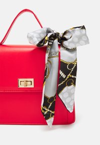 Pieces PCABBELIN CROSS BODY - Handbag - fiery red detail/black