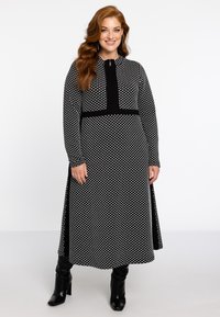 YOEK Robe pull - black