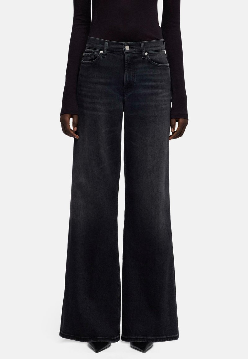 Zwarte denim spijkerbroeken met wijde pijpen, een hoge taille, een klassiek ontwerp met vijf zakken en een nette afwerking zonder slijtage of versieringen.