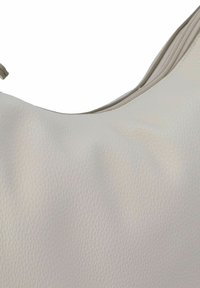 Lichtbeige handtas met een gestructureerd oppervlak, voorzien van een ritssluiting. Het ontwerp is rond en toont subtiele kleurvariaties.
