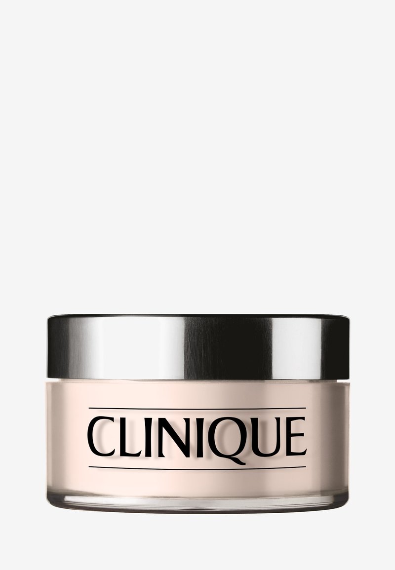 Clinique-voide i läskig glasburk med silverlock. Burken innehåller en mjuk, ljusrosa produkt och har en svart logotypetikett.