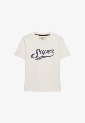 Camiseta de algodón color crema con mangas cortas. Presenta un logo en cursiva "Super" en azul marino y el texto "DRY CO" debajo. Ajuste estándar.