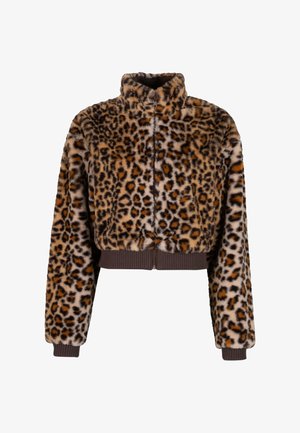 Izgriezta leoparda raksta jaka, kas izgatavota no plīša auduma, ar augstu apkakli, priekšējo rāvējslēdzēju un ribotām piedurknēm un apakšmalu tumšākā tonī.