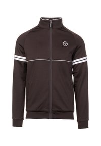 Veste de survêtement zippée marron avec col haut, rayures horizontales blanches, poches latérales et logo sur la poitrine. Texture de tissu lisse.