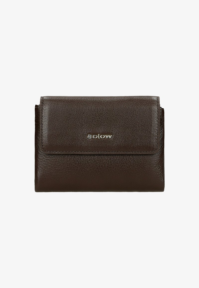 Donkerbruine leren portemonnee met een opklapbaar klepje en een klein metalen merlogo in het midden aan de voorkant.