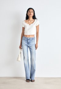 Tommy Jeans SYLVIA - Bootcut-farkut - denim light