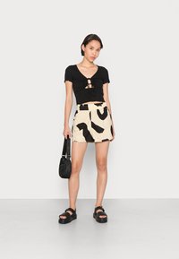 Monki Calções - yellow dusty light