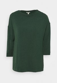 Pull-over vert léger avec manches trois-quarts, encolure ronde et détails à boutons sur l'épaule. Tissu doux et texturé.