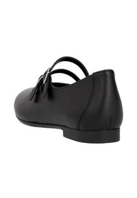 Schwarze Lederflats mit gerundetem Zehenbereich, zwei Riemen mit Schnalle und einer flachen Gummisohle. Glatte Textur überall.