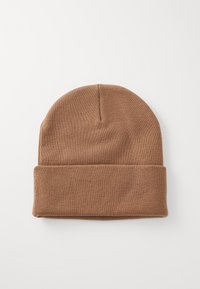 Berretto lavorato a maglia marrone, con risvolto e texture liscia. Progettato per aderire bene alla testa, adatto per il freddo.
