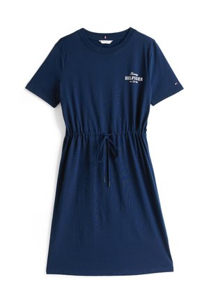 Granatowa sukienka T-shirt wykonana z miękkiej bawełny, z ściągaczem w talii i krótkimi rękawami. Wyhaftowane logo na piersi.