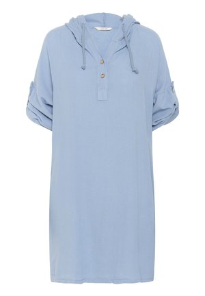 Jasnoniebieska sukienka z kapturem, wykonana z miękkiego materiału, z dekoltem w serek, trzema guzikami i podwiniętymi krótkimi rękawami. Prosty design i luźny krój.