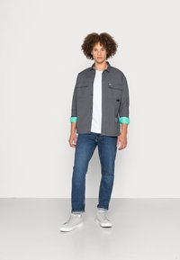 Tommy Jeans QUILTED TECH - Tunn jacka - downtown grey
