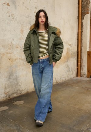 Stradivarius, CROPPED HOODED JACKET - Veste d'hiver - khaki