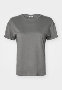 - T-shirt basic