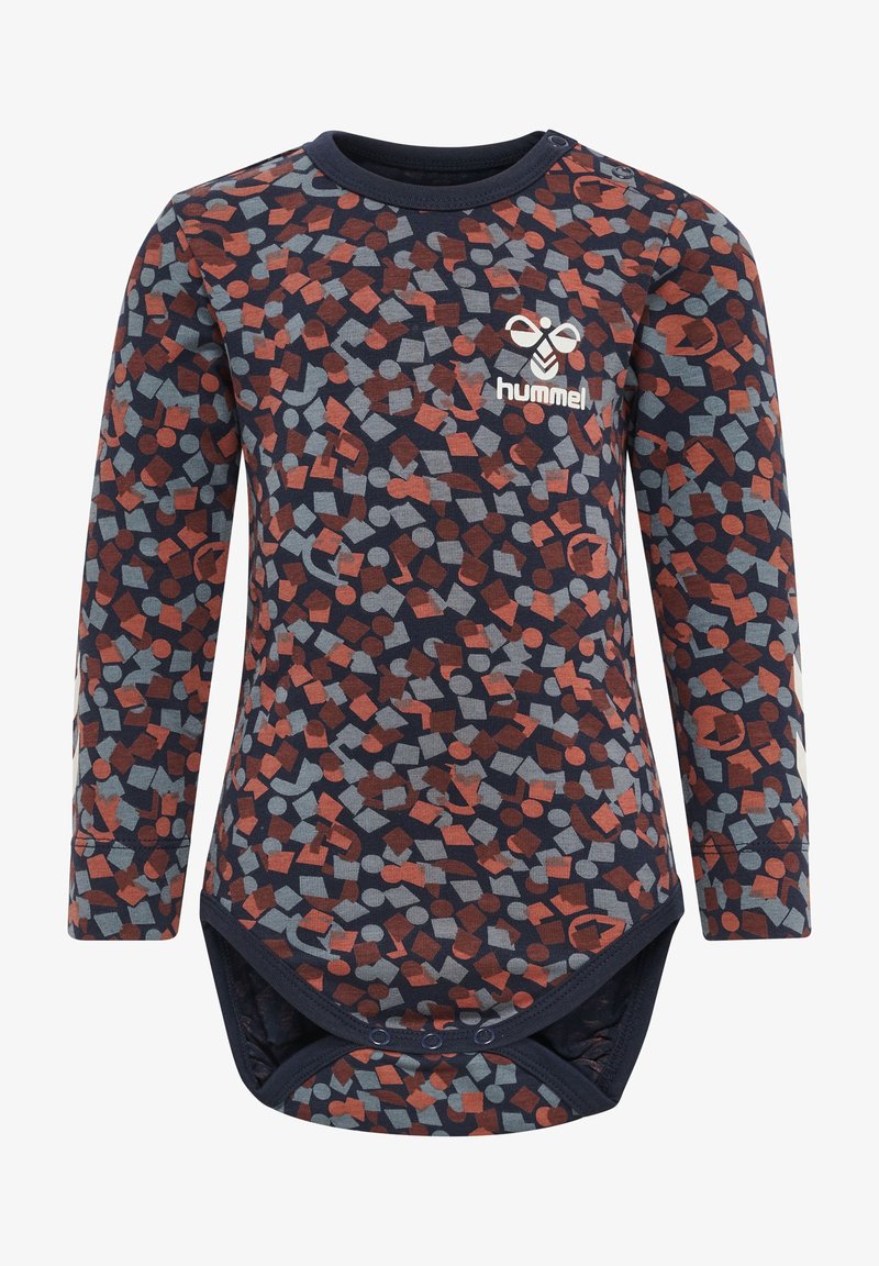 Långärmad bodysuit i marinblått med ett färgglatt geometriskt mönster av röda och grå former. Tryckknappar i botten för enkel omklädning.