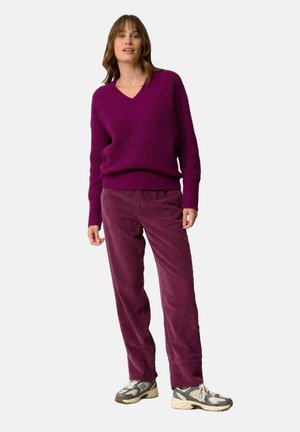 V-NECK - Strickpullover - plum
