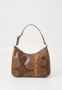 Piccola borsa a mano con motivo in pitone marrone e nero, tracolla corta regolabile e chiusura con zip.