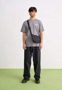 The North Face M SS SIMPLE DOME TEE - Bluză sport - smoked pearl
