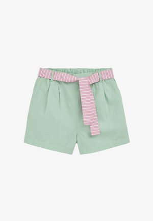 Lichtgroene shorts met een elastische tailleband en een roze-wit gestreepte stoffen riem die aan de voorkant in een knoop is vastgebonden.