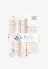 Zestaw czterech ekologicznych grzebieni w jasnoróżowym kolorze, wykonanych w 100% z materiałów pochodzących z recyklingu. Zawiera grzebień z szerokimi zębami, grzebień z wąskimi zębami oraz grzebień z uchwytem.