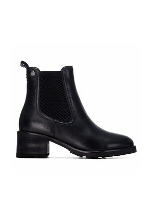 Stivaletto alla caviglia nero in pelle con pannello laterale elastico, tacco basso a blocco e linguetta su sfondo bianco.