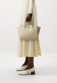 Furla GENESI TOTE - Kézitáska - grano