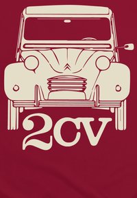 Ilustrace klasického vozu Citroën 2CV v krémové barvě na vínovém pozadí, s zaoblenými tvary, výraznými světlomety a charakteristickou mřížkou.