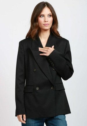Blazer doppiopetto nero con ampi revers, realizzato in tessuto liscio. Presenta due tasche frontali e bottoni grigi su entrambi i lati.