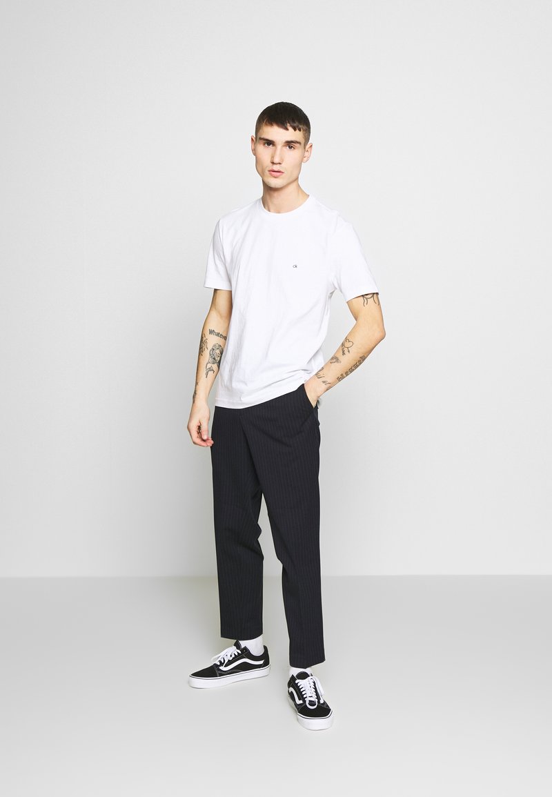 Herren T-Shirts & Polos | Calvin Klein LOGO 2 PACK T-Shirt basic White/weiß - TA79159 Herren T-Shirts & Polos | Calvin Klein LOGO 2 PACK T-Shirt basic White/weiß - TA79159