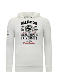 Witte hoodie met een kangoeroezak aan de voorkant. Zwart en rode bedrukte tekst leest "NARCOS LOCAL FANATIC UNIVERSITY." Zachte stof met elastische manchetten.