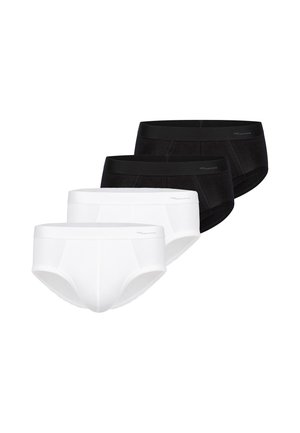 Due paia di slip da uomo neri e due paia di slip bianchi con elastico in vita impilati diagonalmente su sfondo bianco.