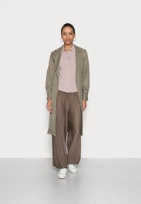 Samsøe Samsøe MAJAN SHIRT - Blusa com botões - bark