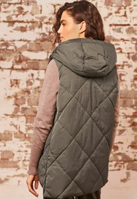Next Väst - khaki green