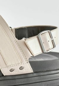 Next CHUNKY REGULAR WIDE FIT - Platvormsandaalid - bone