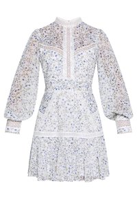 Bílé květinové mini šaty s dlouhými nabíranými rukávy, krajkovým lemem, vysokým výstřihem, plisovaným předním dílem a přiléhavým pasem.