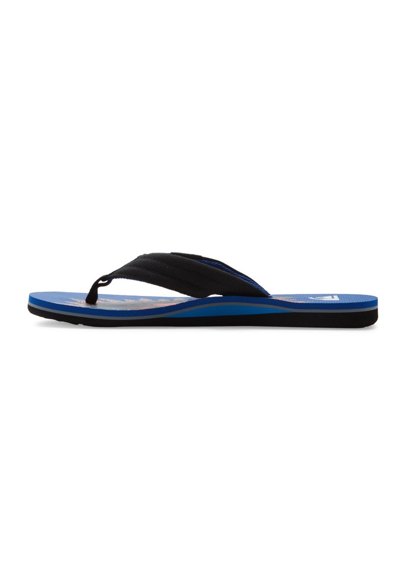 Tongs noires et bleues avec une semelle bleu texturée et une sangle noire. Le design présente un motif coloré sur la semelle.