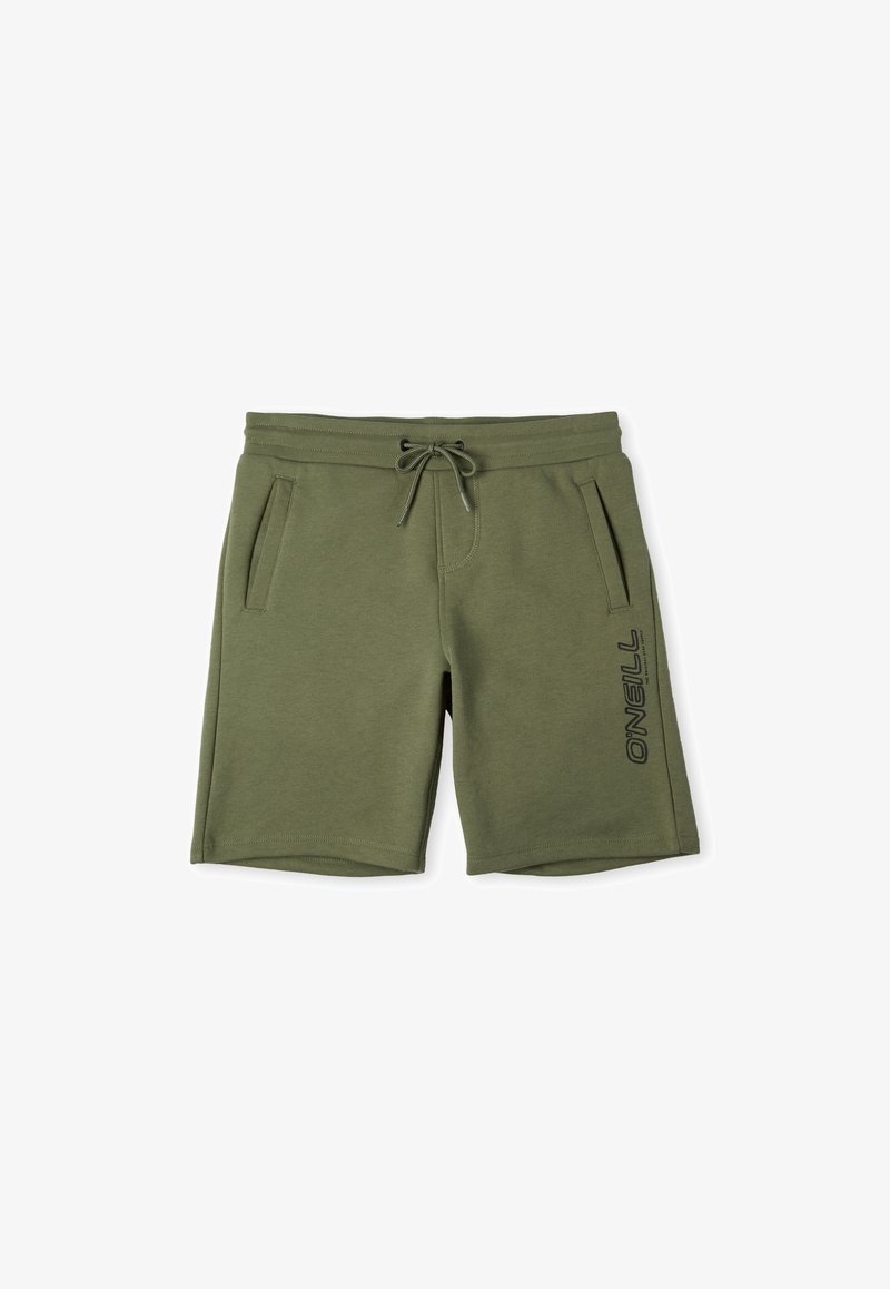Shorts vert olive en tissu doux, avec une taille élastique et un cordon de serrage, dotés de deux poches latérales et d'un logo imprimé sur la jambe gauche.