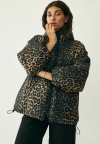 Global Funk NORA-G - Winterjacke - leopard mist
