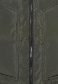 Vero Moda Tall VMOSLO JACKET - Casaco de penas - peat