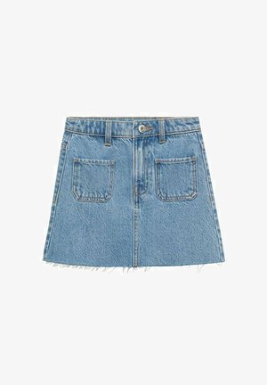 Fustă mini din denim de culoare albastru deschis, cu margine desfăcută, două buzunare frontale și închidere clasică cu nasture.