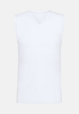 Chemise sans manches blanche à col en V avec un devant uni et une coupe ajustée, présentée sur un fond gris neutre.