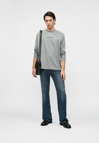 Calvin Klein STANDARD LOGO CREW TEE - Longsleeve - medium grey heather