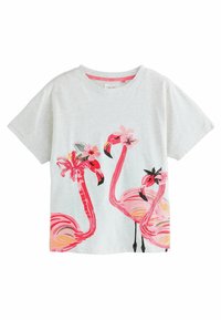Ljusgrå t-shirt med tre rosa flamingos, blommotiv och färgglada detaljer. Kort ärm, rundad hals.