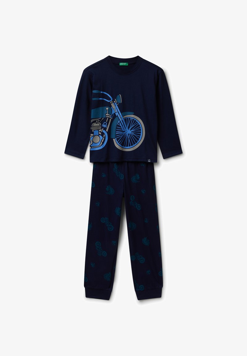 Tyrkysový dvoudílný pyžamový set obsahující košili s dlouhým rukávem s grafikou motocyklu a odpovídající kalhoty s opakovanými vzory motocyklů.