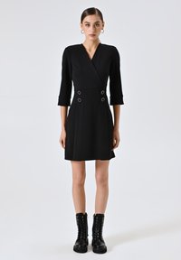 Unausgewählt, black